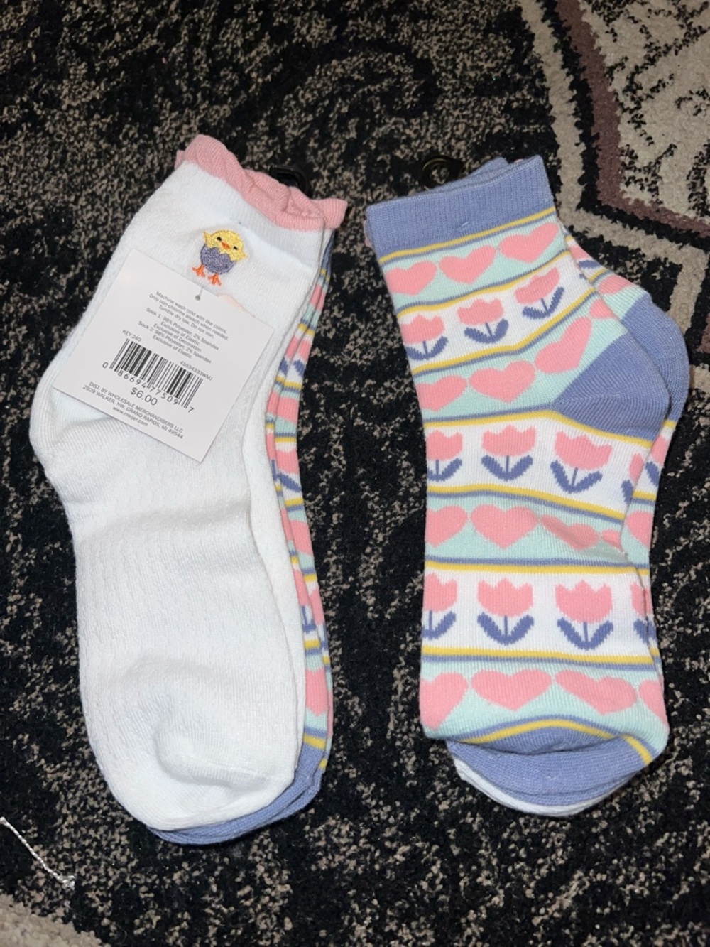 NWT 4 pairs floral chick women’s socks (Sz4-10)